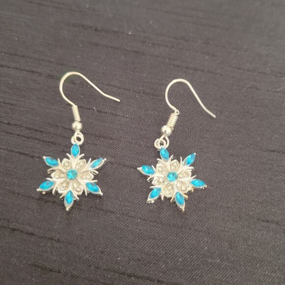 Blue crystal snowflake shaped  earrings - Picture 2 of 2